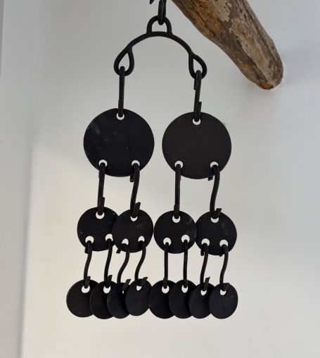 Chaine en céramique foncée Objets de décoration en céramique